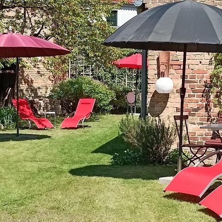 Schlossparkferienwohnungen Rheinsberg Mit Garten Exterior photo