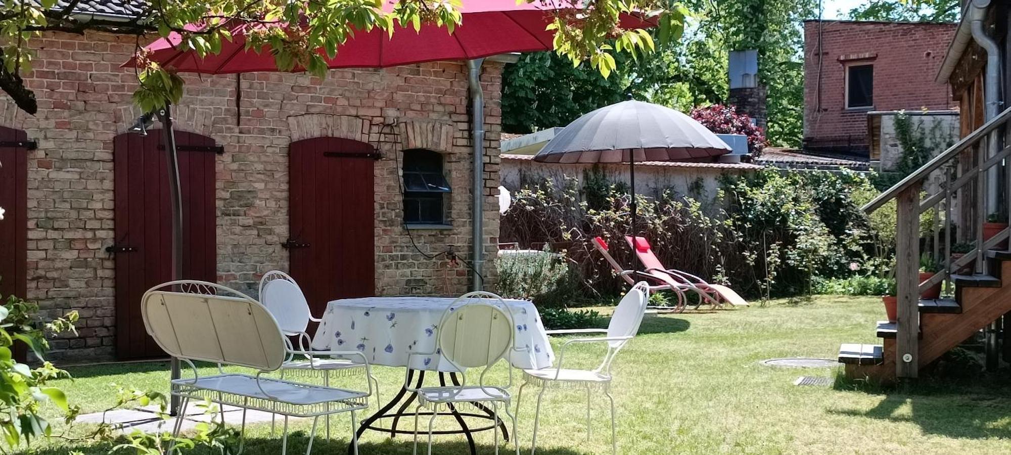 Schlossparkferienwohnungen Rheinsberg Mit Garten Exterior photo