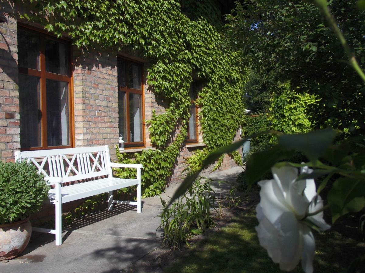 Schlossparkferienwohnungen Rheinsberg Mit Garten Exterior photo